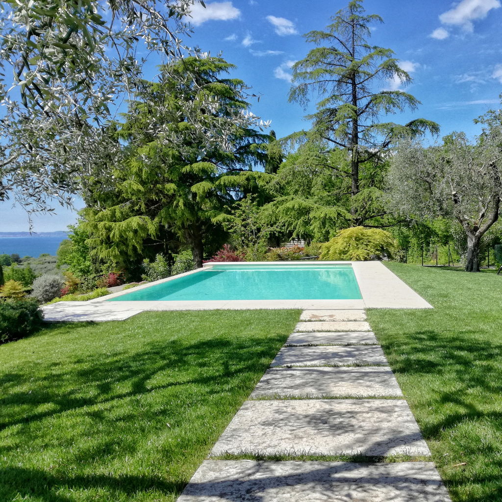 Garten mit Blick auf den Gardasee